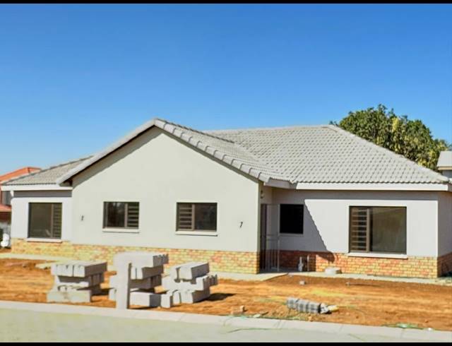 3 BEDROOM SECTIONAL TITLE FOR SALE IN WATERVAL EAST